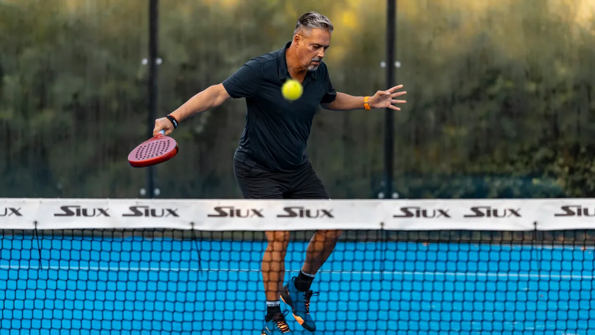 Julian moving into a forehand shot